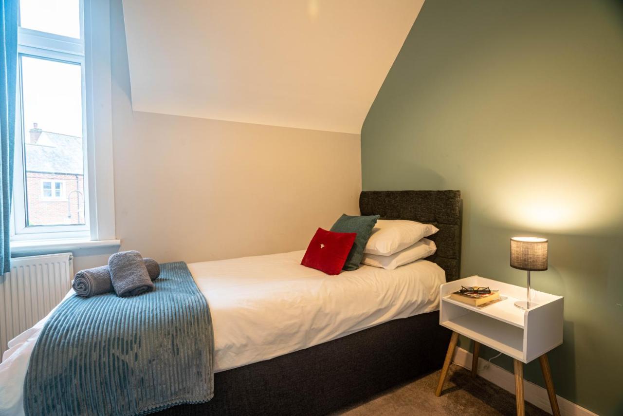 The Becket - Three Bedroom City Centre House With Parking Canterbury Eksteriør bilde